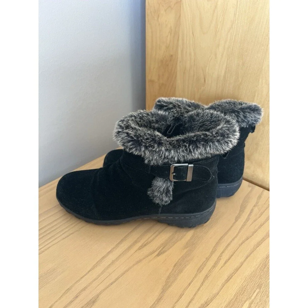 Khombu Women’s Black Suede Ankle Bootie Faux Fur Trim Buckle Zip US 7